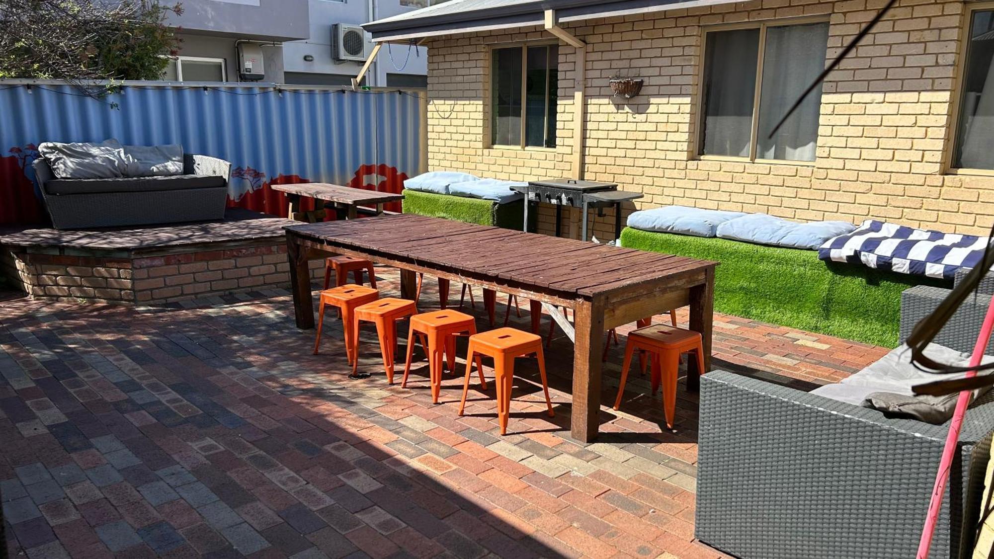 Shiralee Hostel -Note - Valid Passport Required To Check In Perth Exterior photo