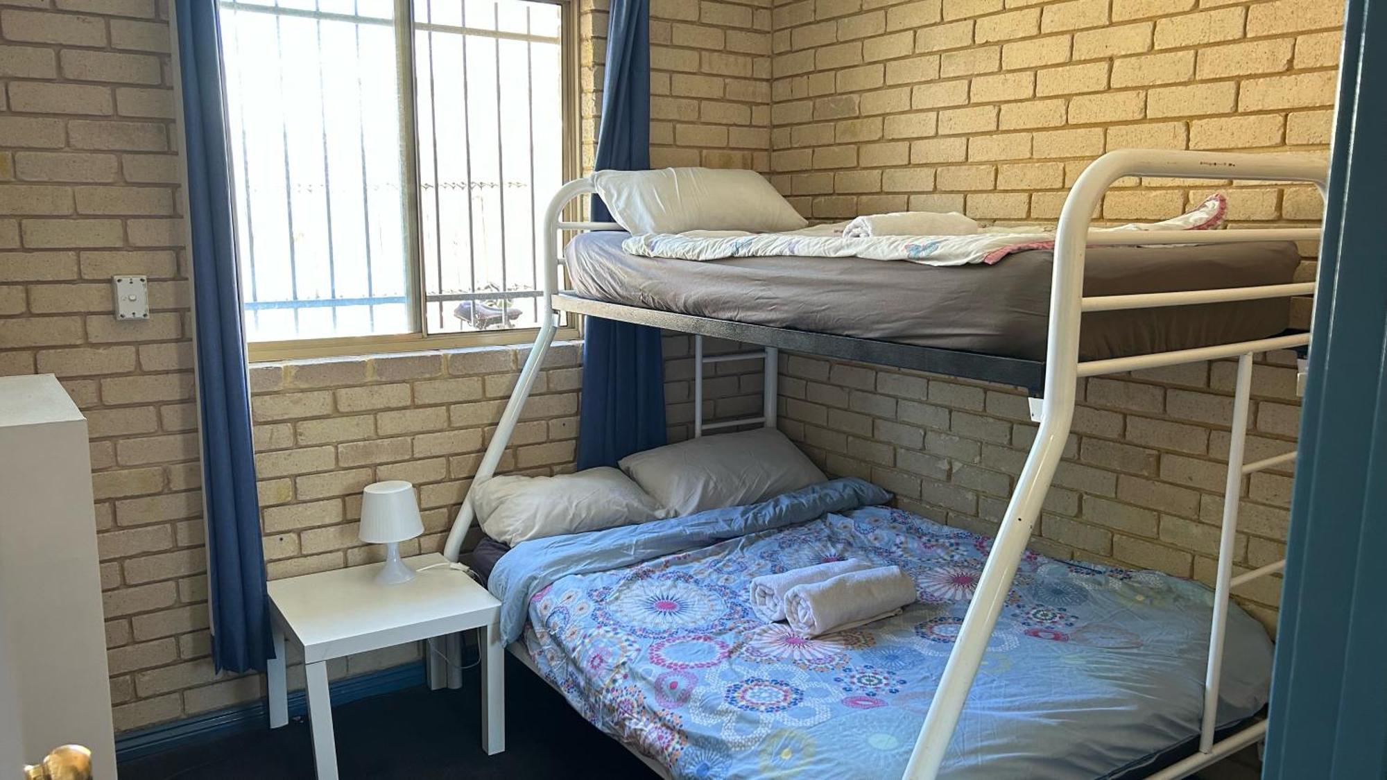 Shiralee Hostel -Note - Valid Passport Required To Check In Perth Exterior photo