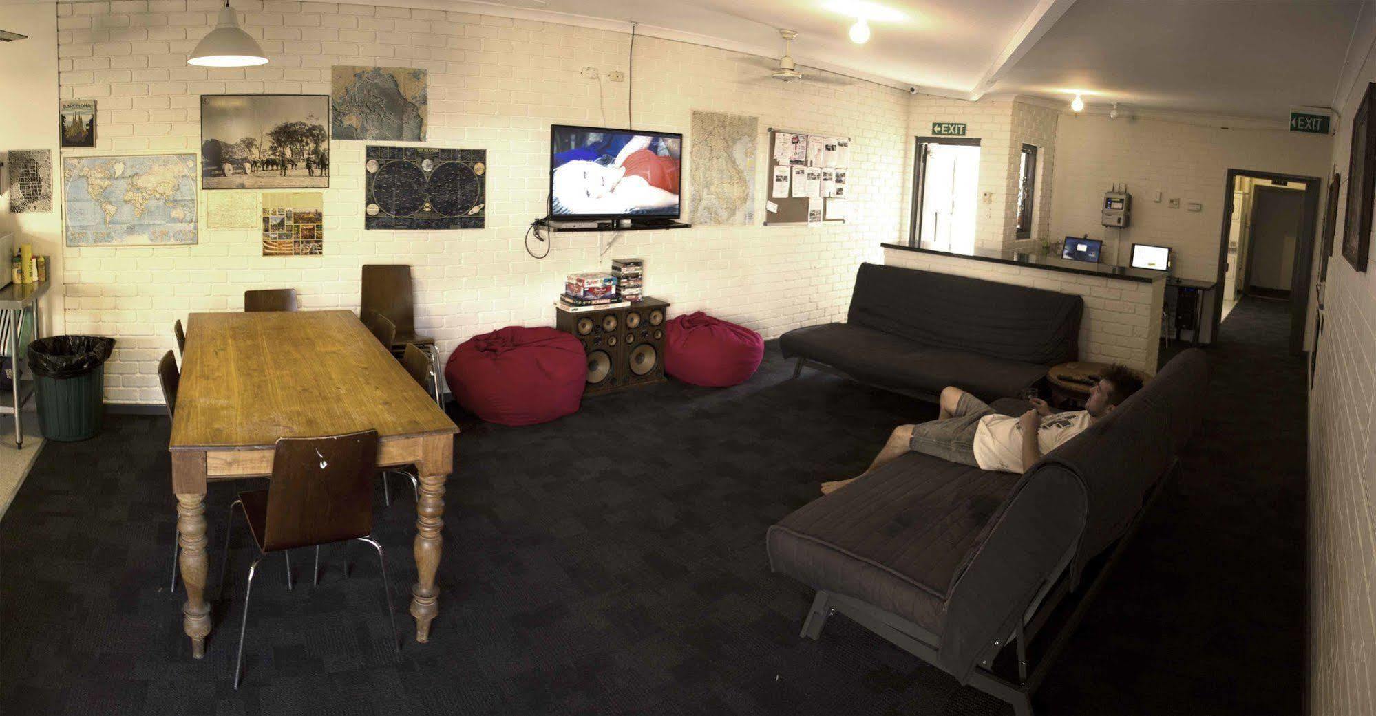 Shiralee Hostel -Note - Valid Passport Required To Check In Perth Exterior photo