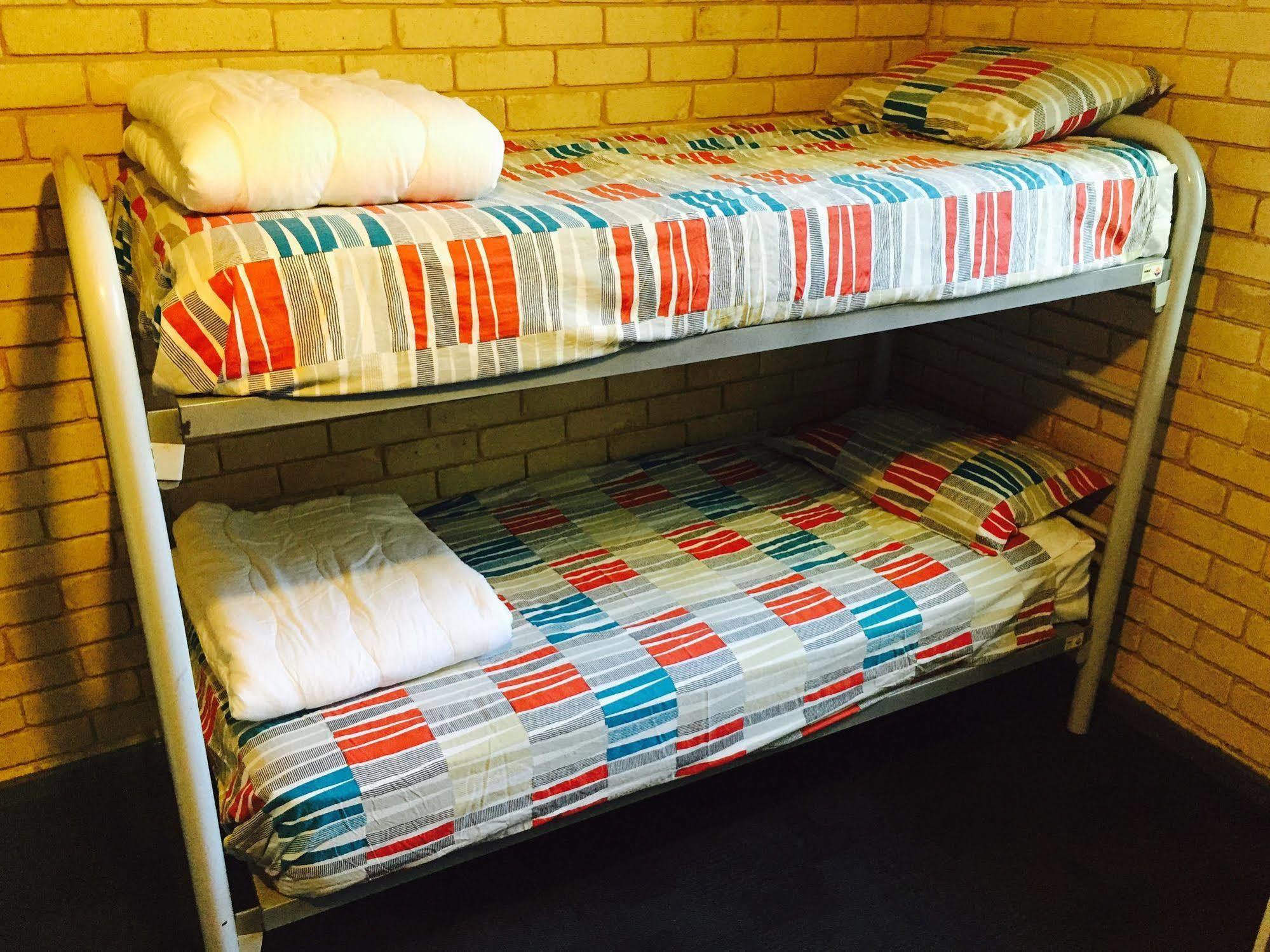 Shiralee Hostel -Note - Valid Passport Required To Check In Perth Exterior photo
