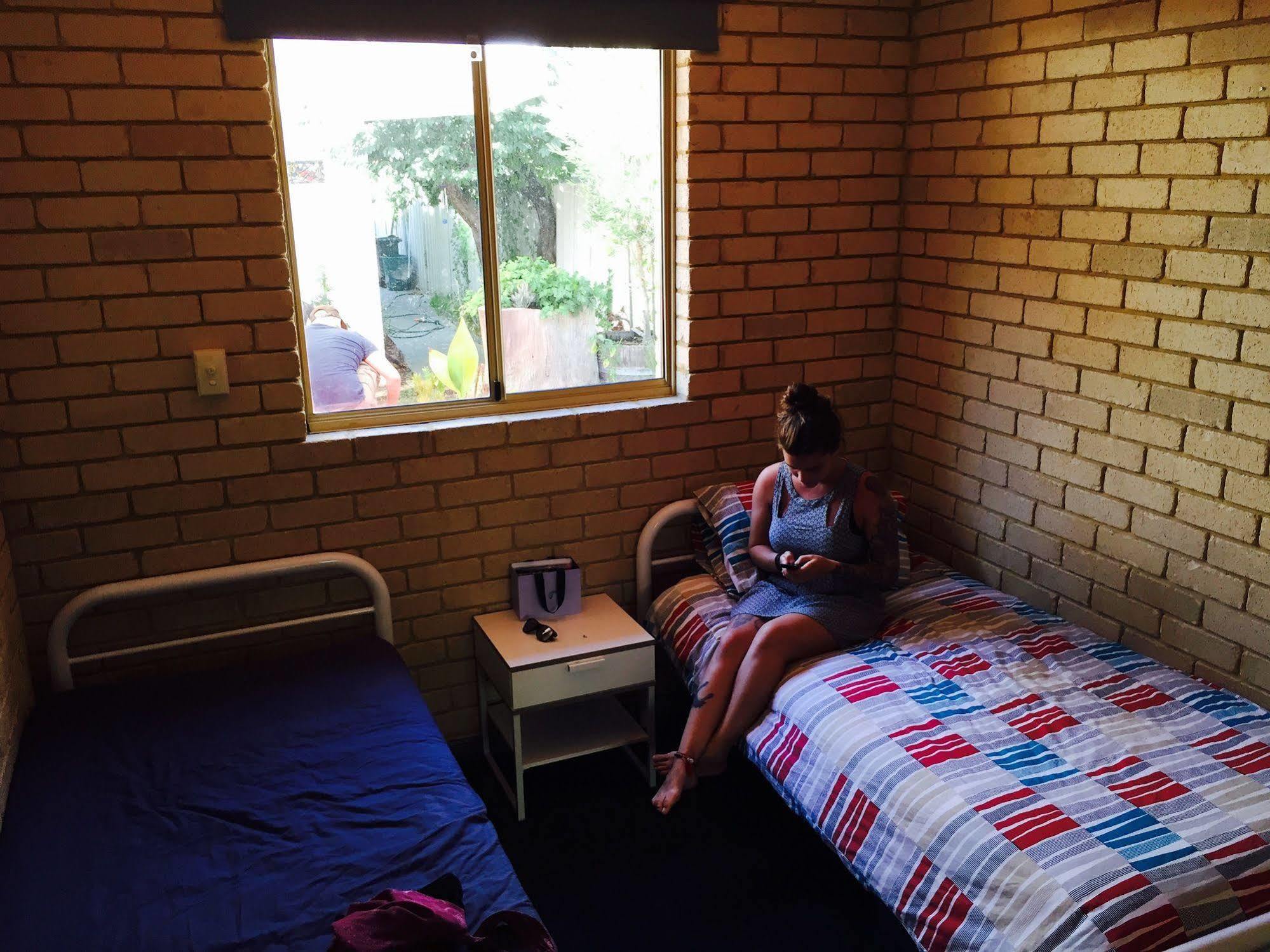 Shiralee Hostel -Note - Valid Passport Required To Check In Perth Exterior photo